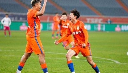 【中超】莫伊塞斯点射宋龙百场破门 泰山2比0申花